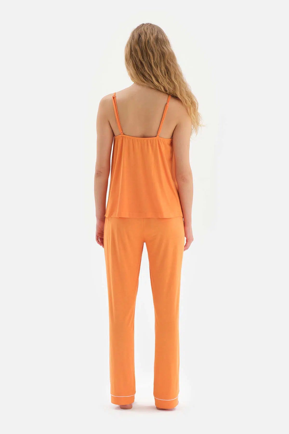 Turuncu Askılı Düğme Detaylı Viskon Pijama Takımı