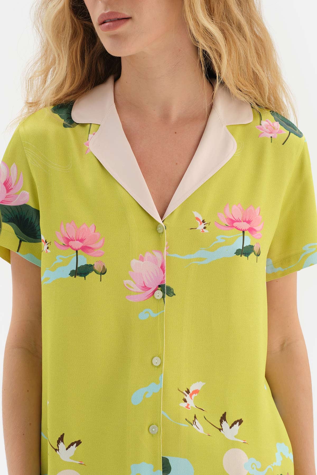 Yeşil Çiçek Desenli Gömlek Yaka Saten Şortlu Pijama Takımı