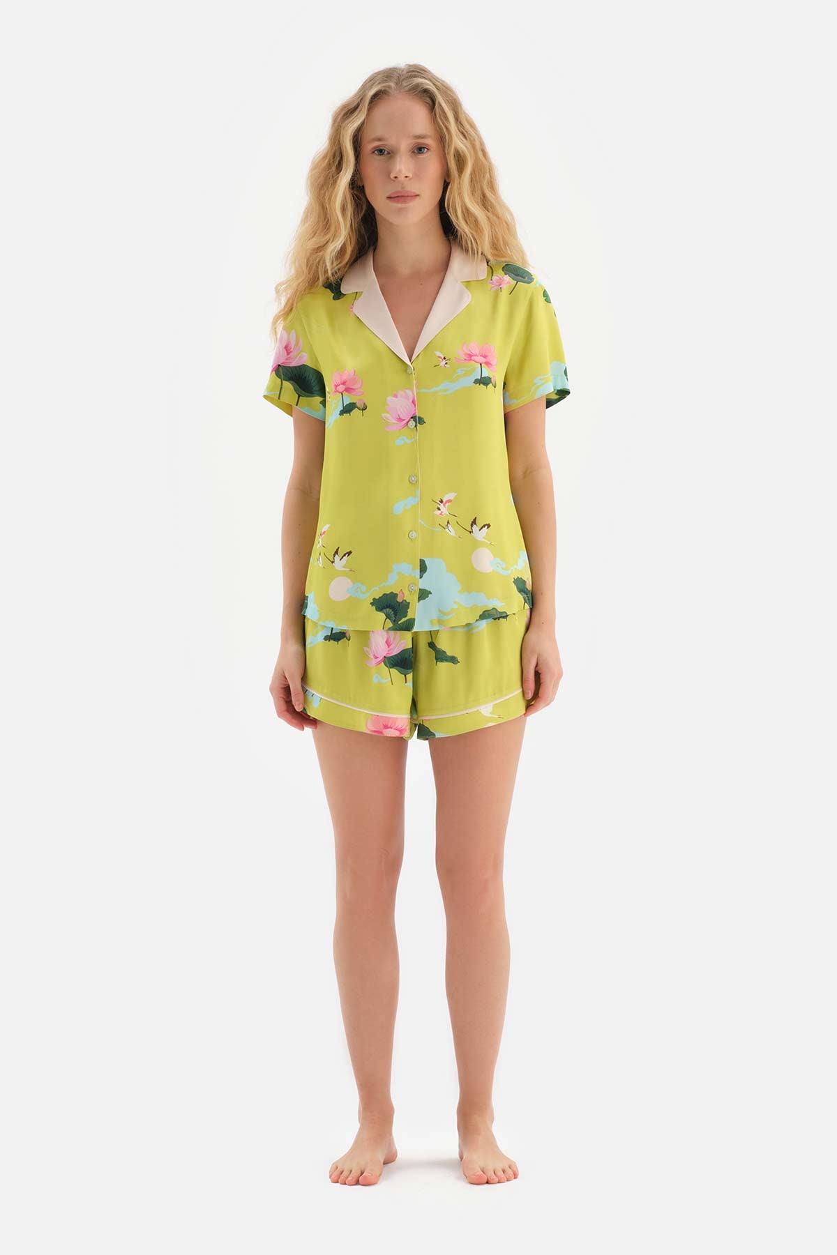 Yeşil Çiçek Desenli Gömlek Yaka Saten Şortlu Pijama Takımı