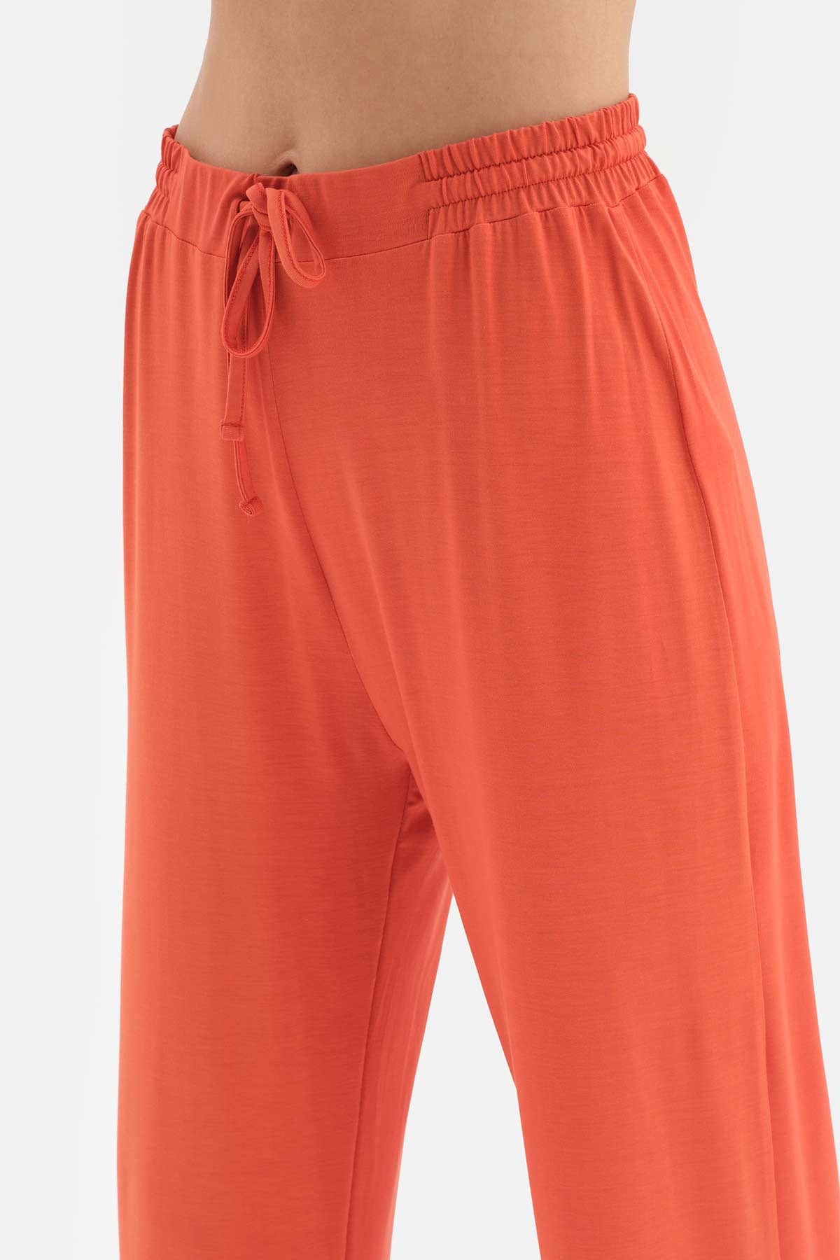 Beyaz Kısa Kol Yırtmaç Detaylı Modal Pijama Takımı