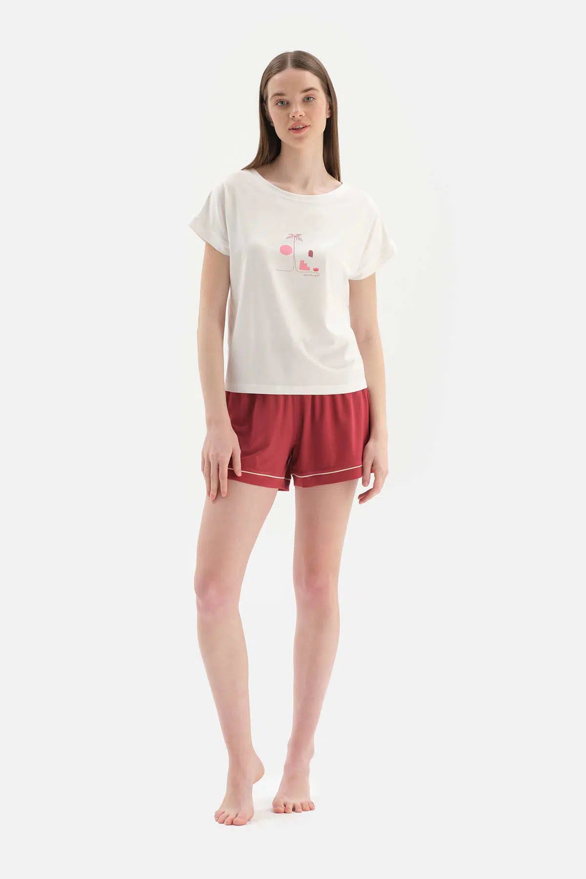 Beyaz Kısa Kollu Önü Baskılı Viskon Şortlu Pijama Takımı