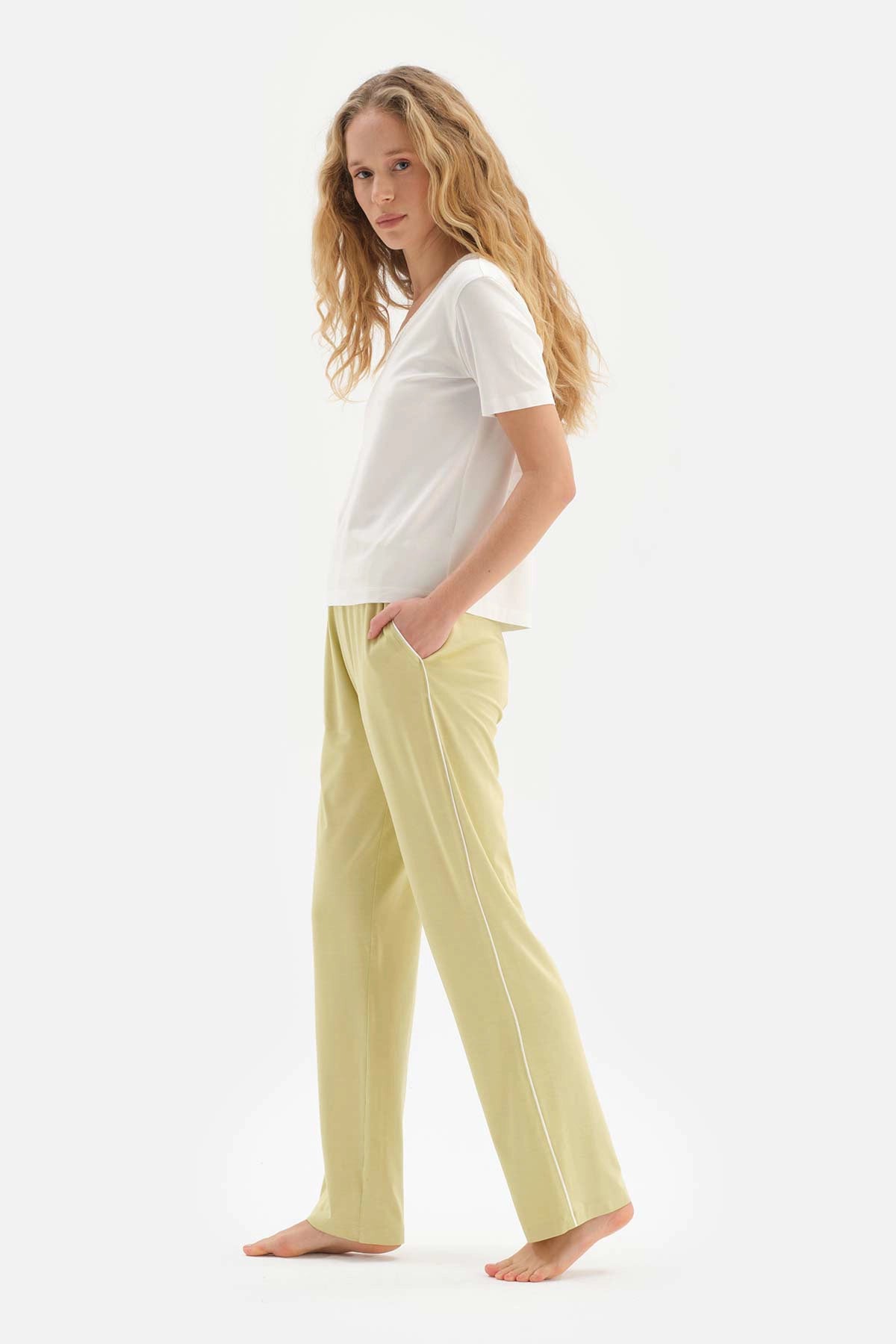 Beyaz V Yaka Kısa Kollu Pamuklu Pijama Takımı