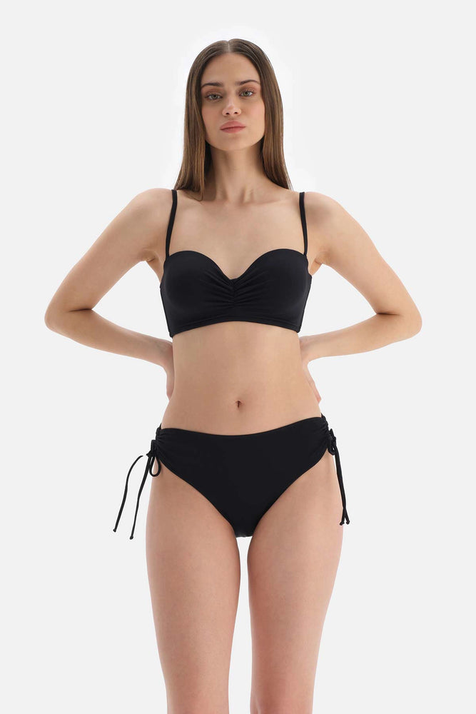Siyah Yanı Büzgülü Bikini Altı