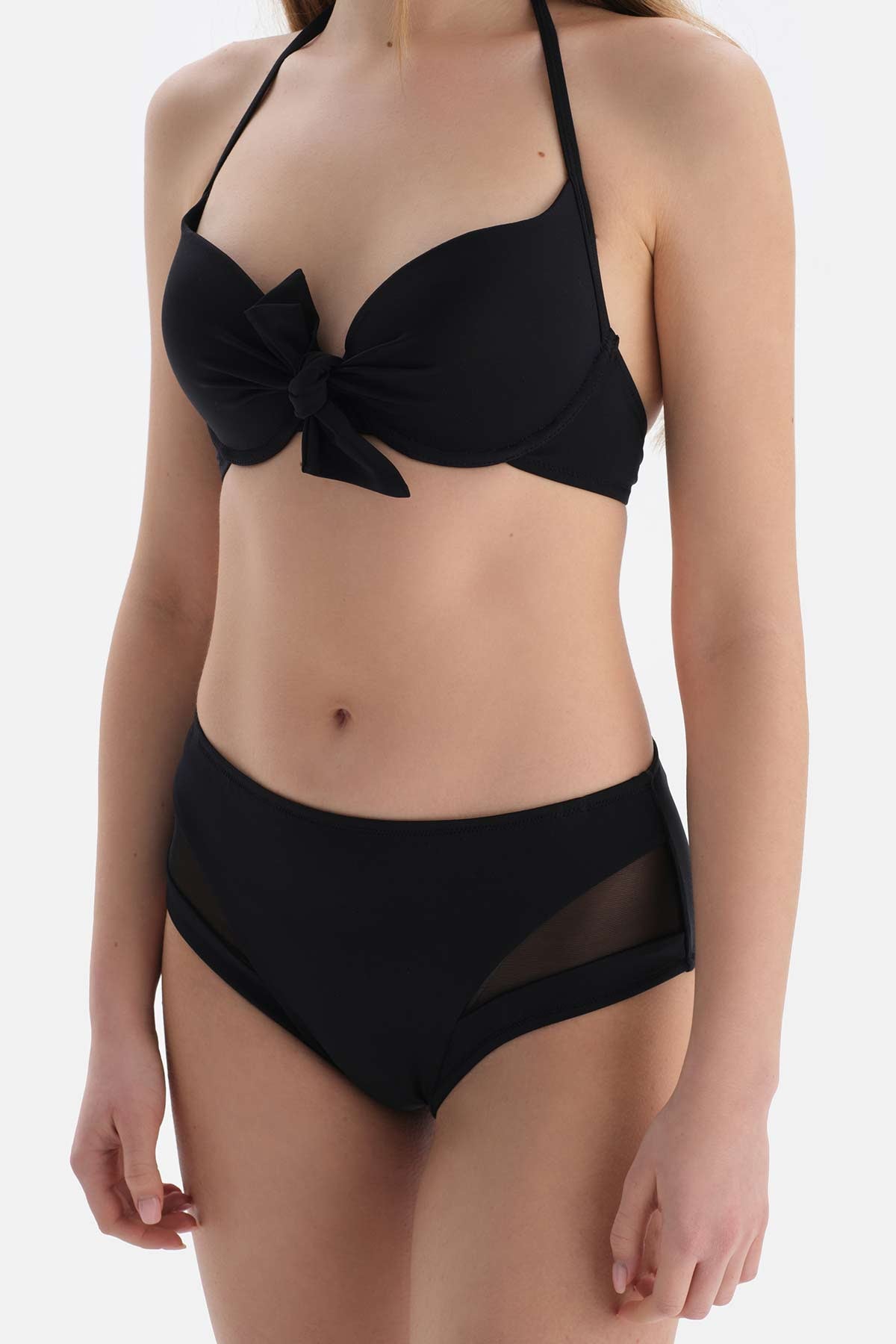Siyah Kaplı Balenli Bikini Üstü