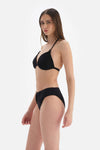 Siyah Üçgen Kaplı Bikini Üstü