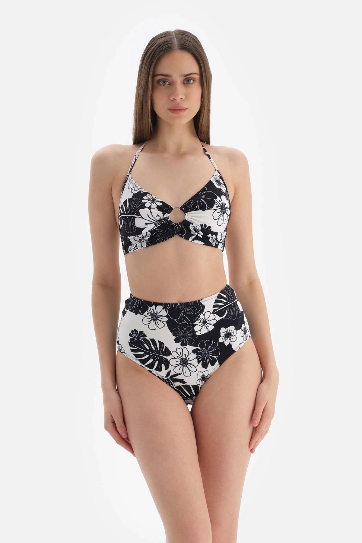Siyah Beyaz Üçgen Geniş Bikini Üstü