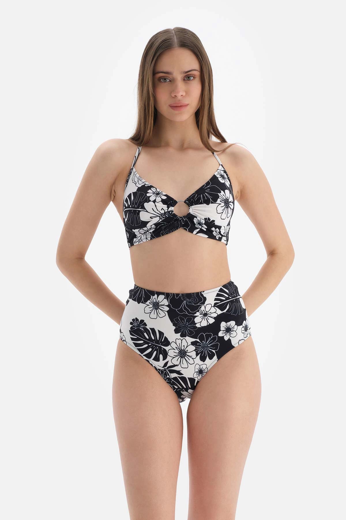 Siyah Beyaz Üçgen Geniş Bikini Üstü
