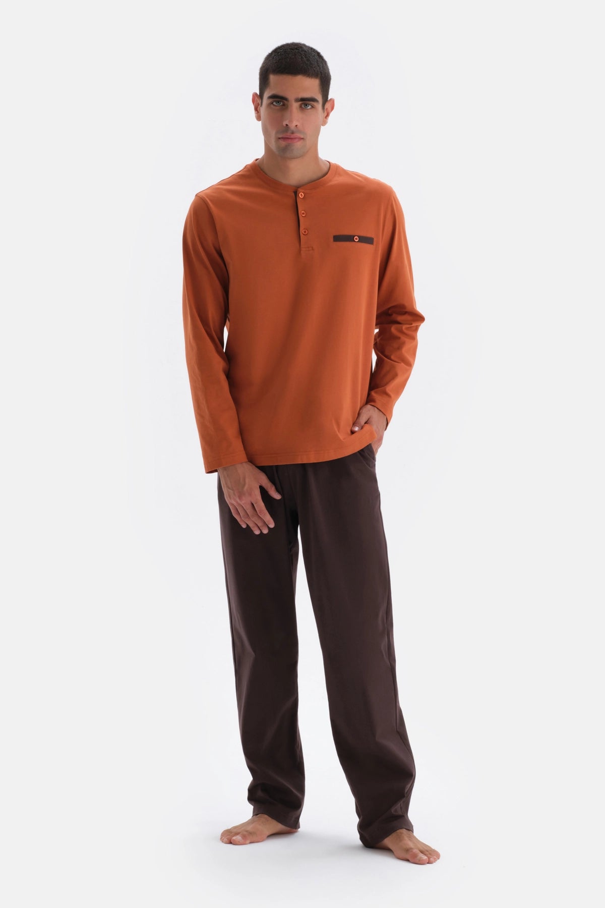 Kahverengi Yarım Patlı Uzun Kollu Örme Pijama Takımı