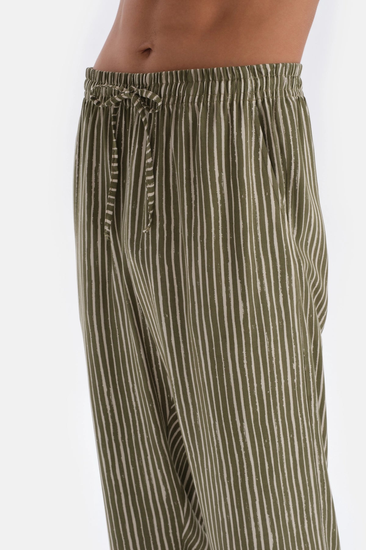 Yeşil Baskı Detaylı Uzun Kollu Altı Dokuma Pijama Takımı