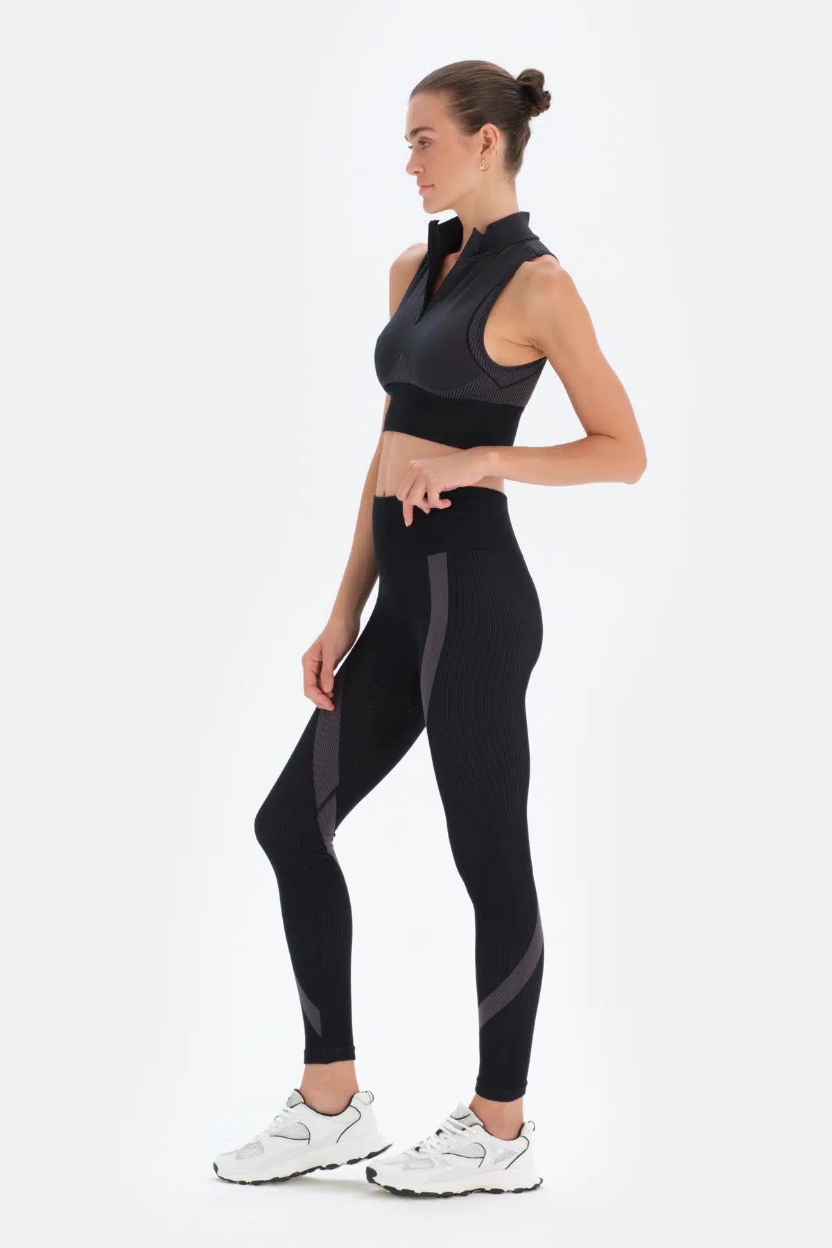 Siyah Dagi Active Seamless Fermuarlı Sporcu Sütyeni