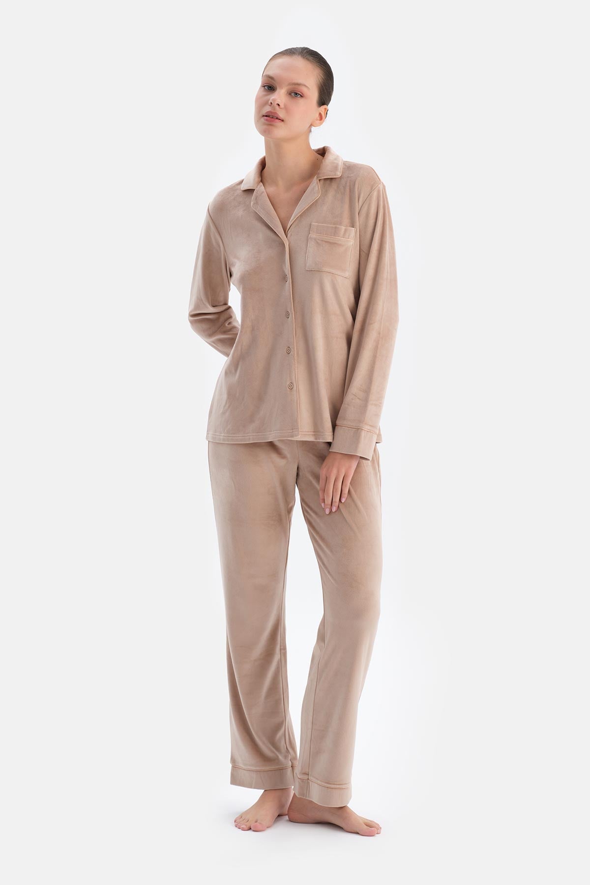 Sütlü Kahve Biye Detaylı Kadife Gömlek Pantolon Pijama Takımı