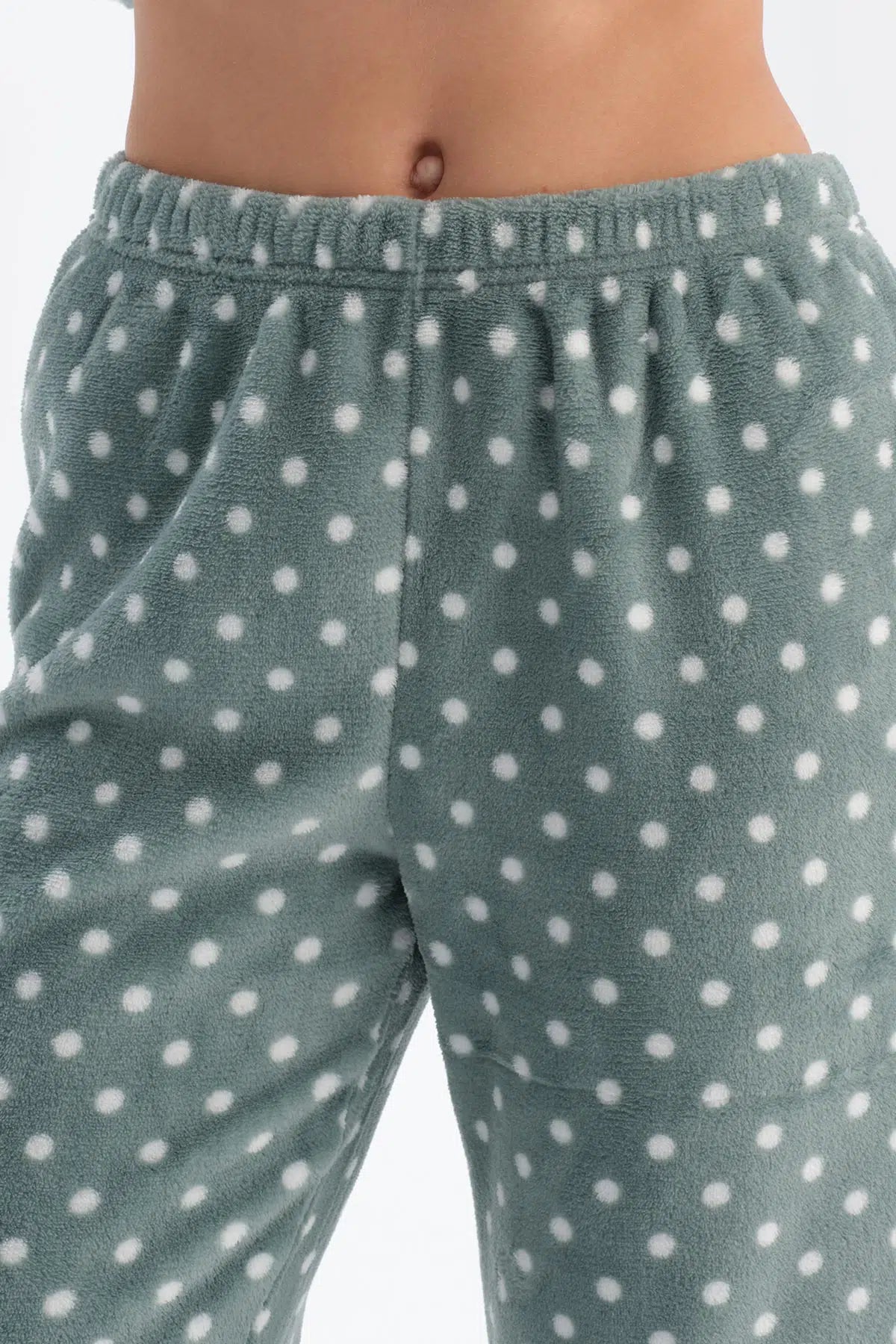 Açık Gri Puantiyeli Polar Gömlek Pantolon Pijama Takımı