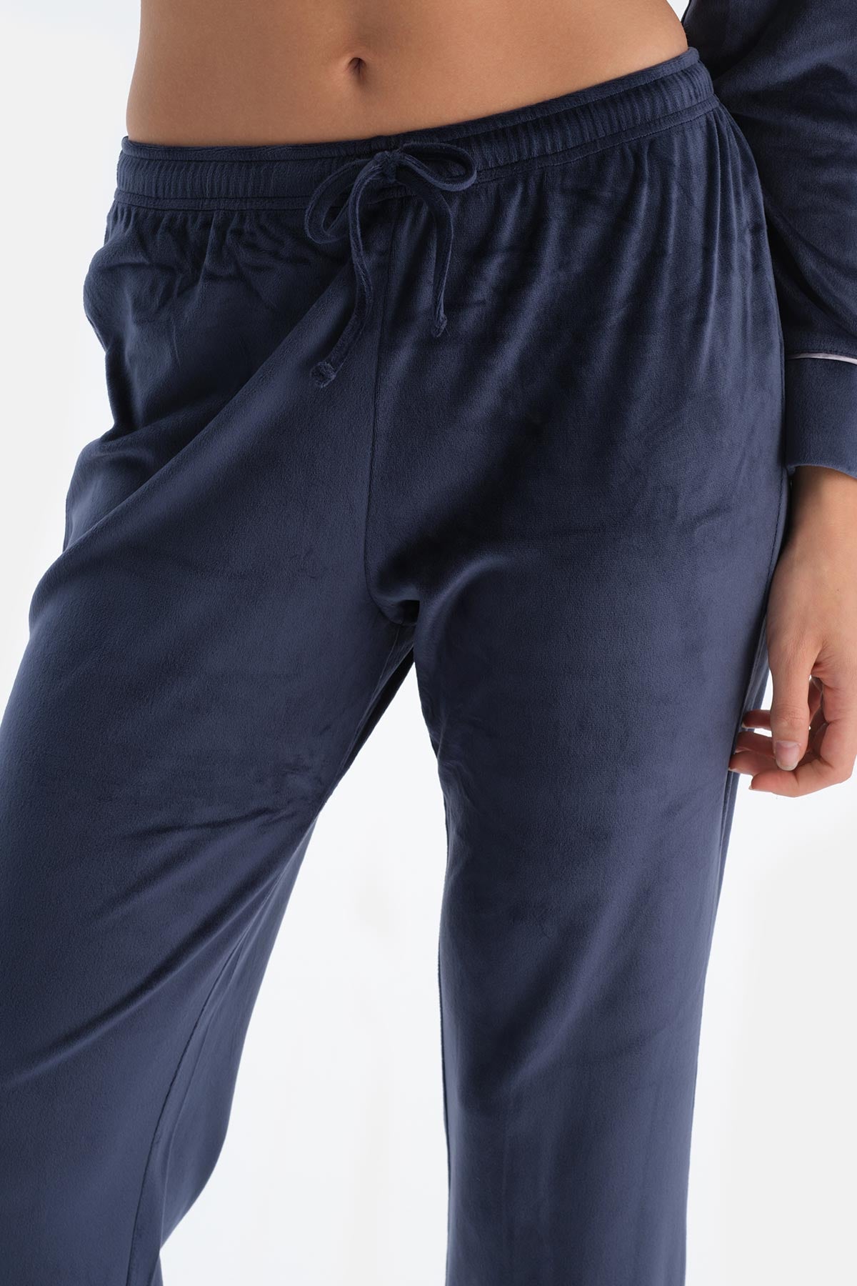 Lacivert Nakış Detaylı Kadife Gömlek Yaka Pijama Takımı