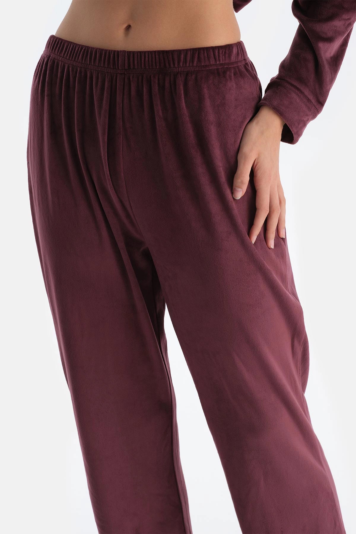 Mürdüm Bisiklet Yaka Uzun Kollu Kadife Pijama Takımı