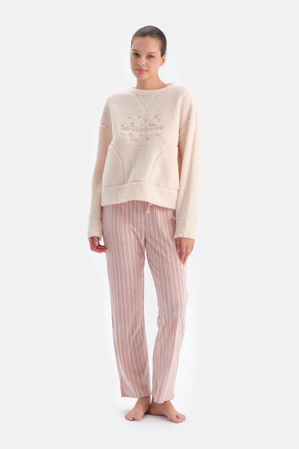 Ekru Nakışlı Polar Sweatshırtlü Pantolon Pijama Takımı