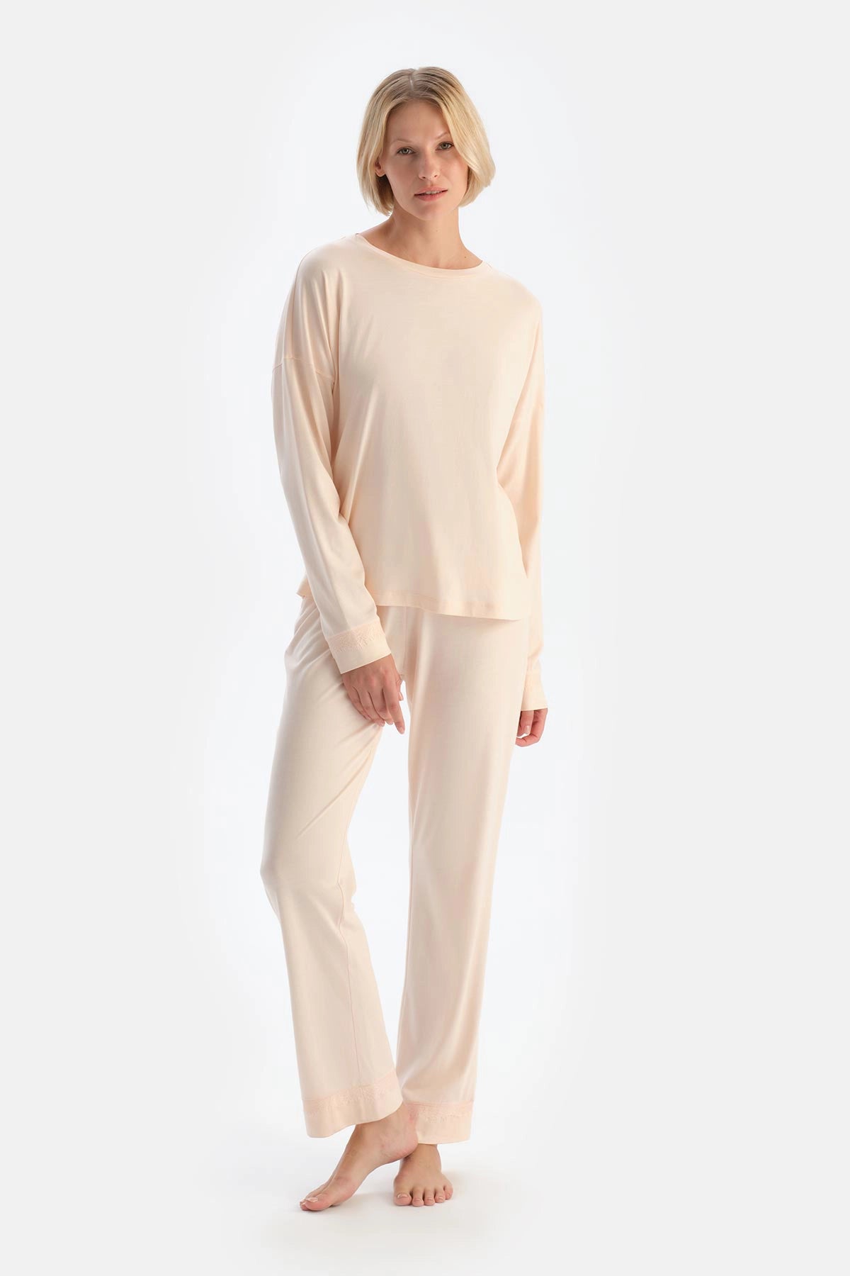 Pudra Kayık Yaka Dantel Detaylı Penye Modal Pijama Takımı