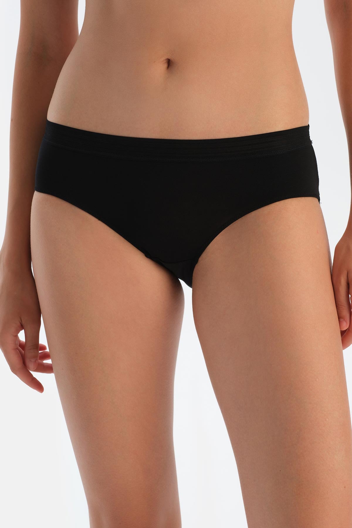 Siyah Basic Paça Ve Bel Dantel Detaylı Hipster Külot