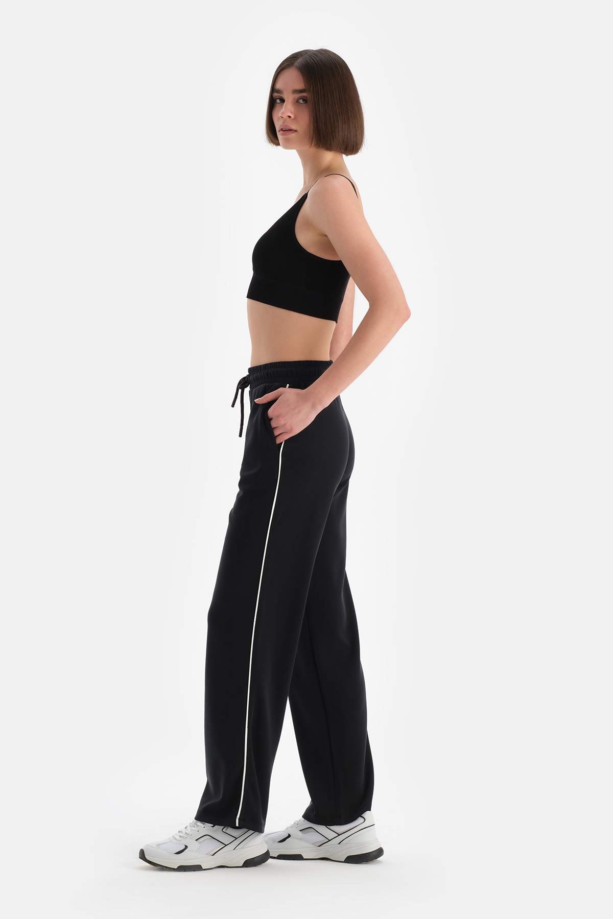 Siyah Dagi Active Kadın Ince Askılı Seamless Sporcu Sütyeni
