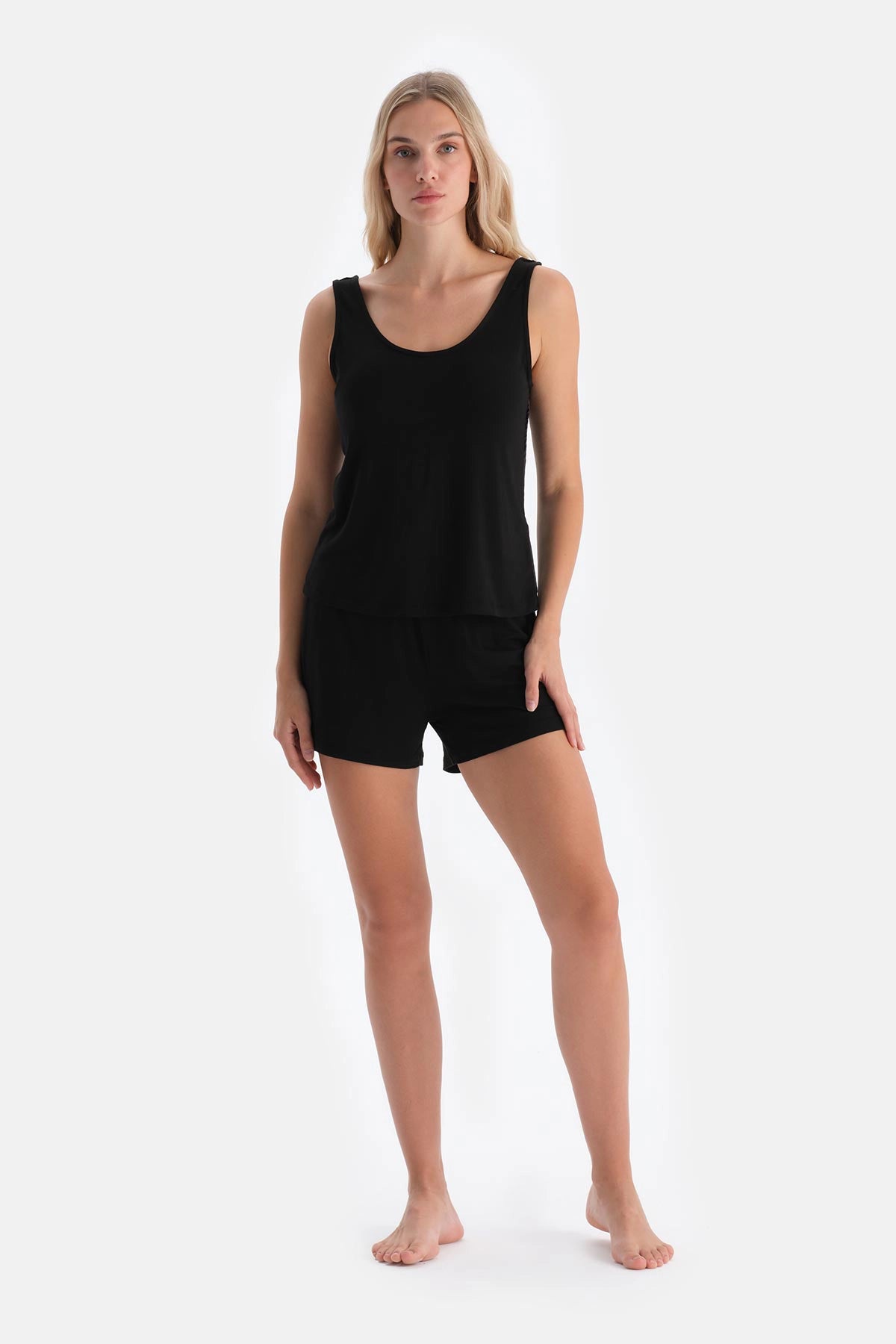 Siyah Saten Biye Detaylı Modal Şortlu Pijama Takımı