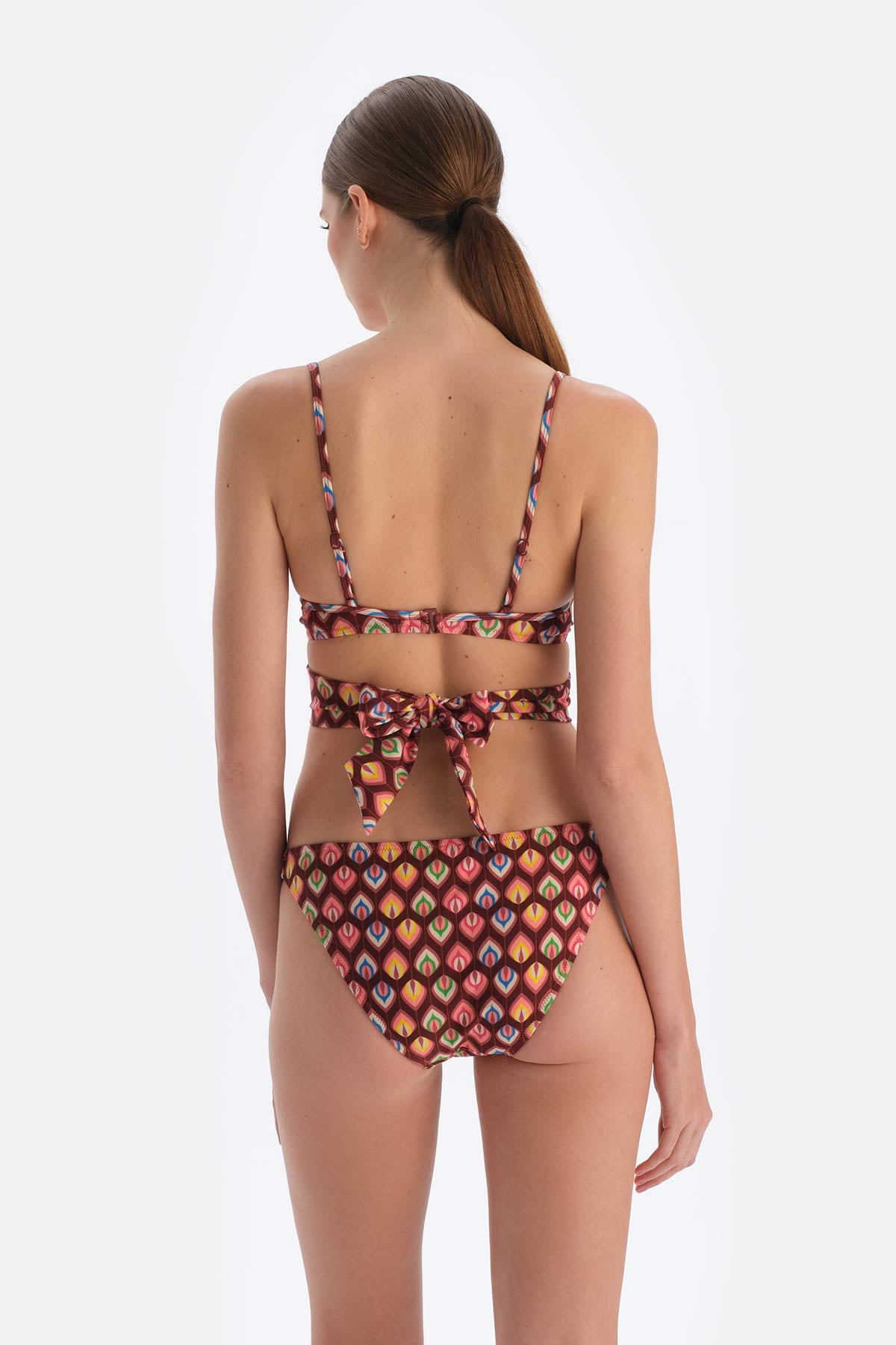 Kahverengi Kaplı Bikini Üstü