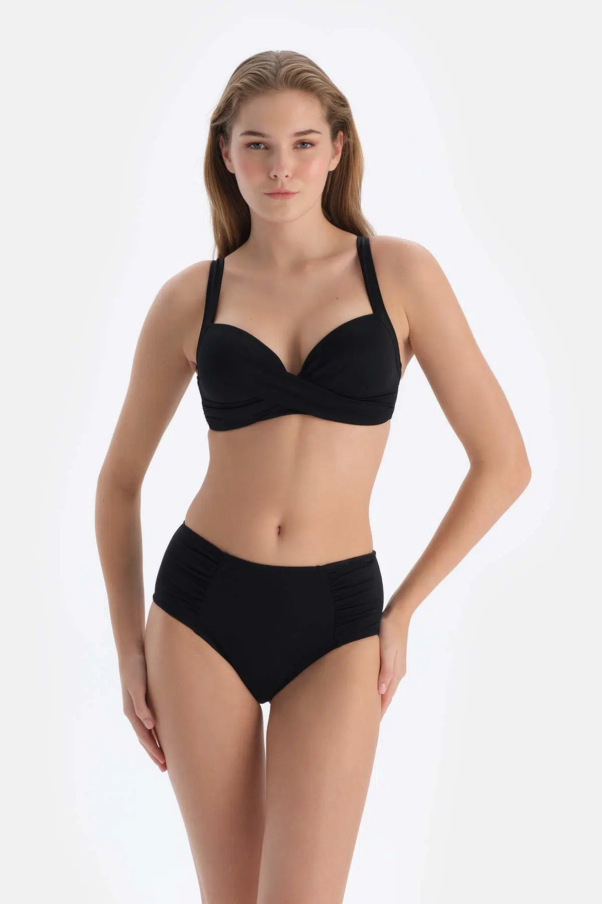 Siyah Kaplı Balenli Bikini Üstü