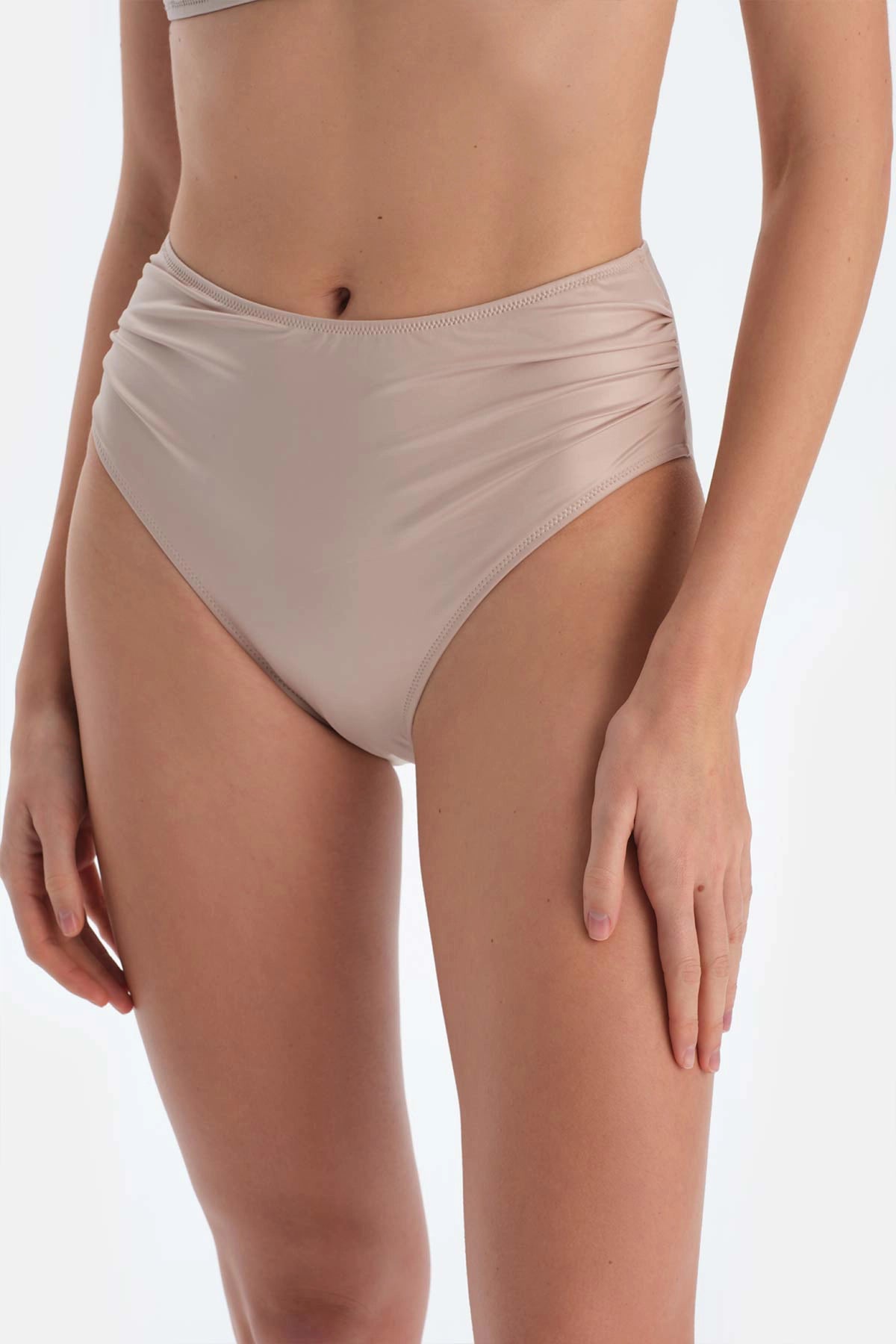 Bej Straplez Bikini Üst