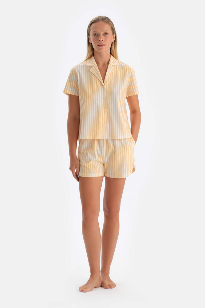 Sarı Çizgili Gömlek Yaka Modal Şortlu Pijama Takımı