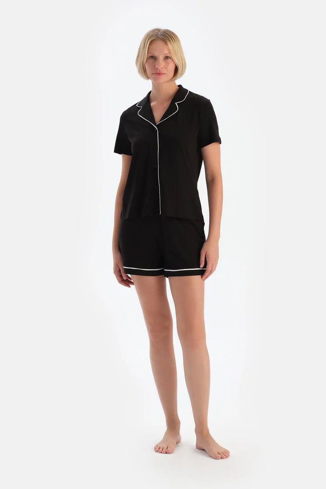 Siyah Biye Detaylı Basic Şortlu Pijama Takımı