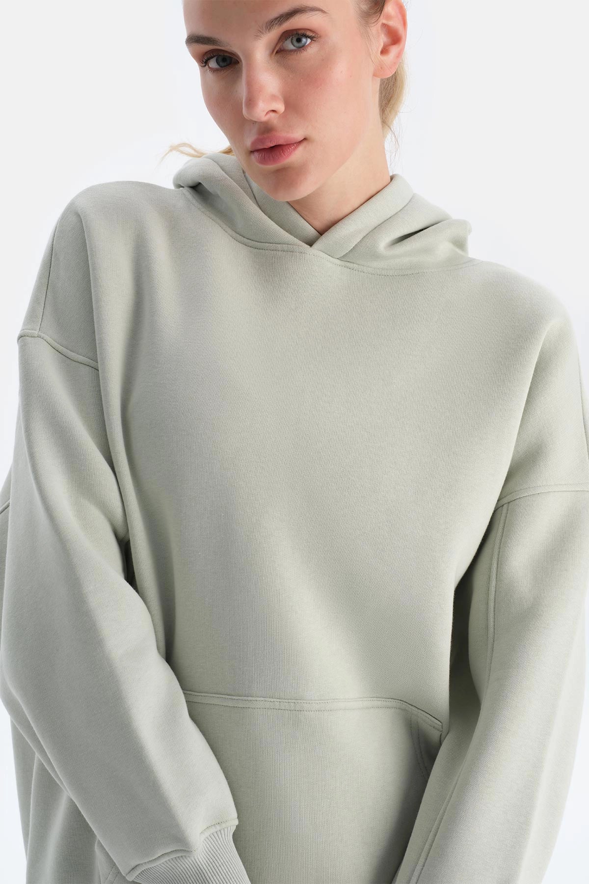 Mint Yeşili Kadın Sırt Baskılı Kapişonlu Sweatshırt