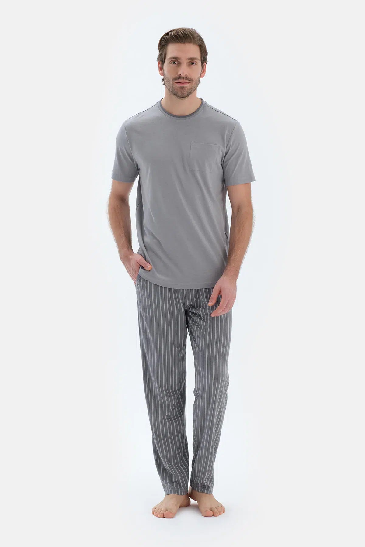 Gri Cep Detaylı Kısa Kollu Tişört Çizgili Pantolon Pijama Takımı