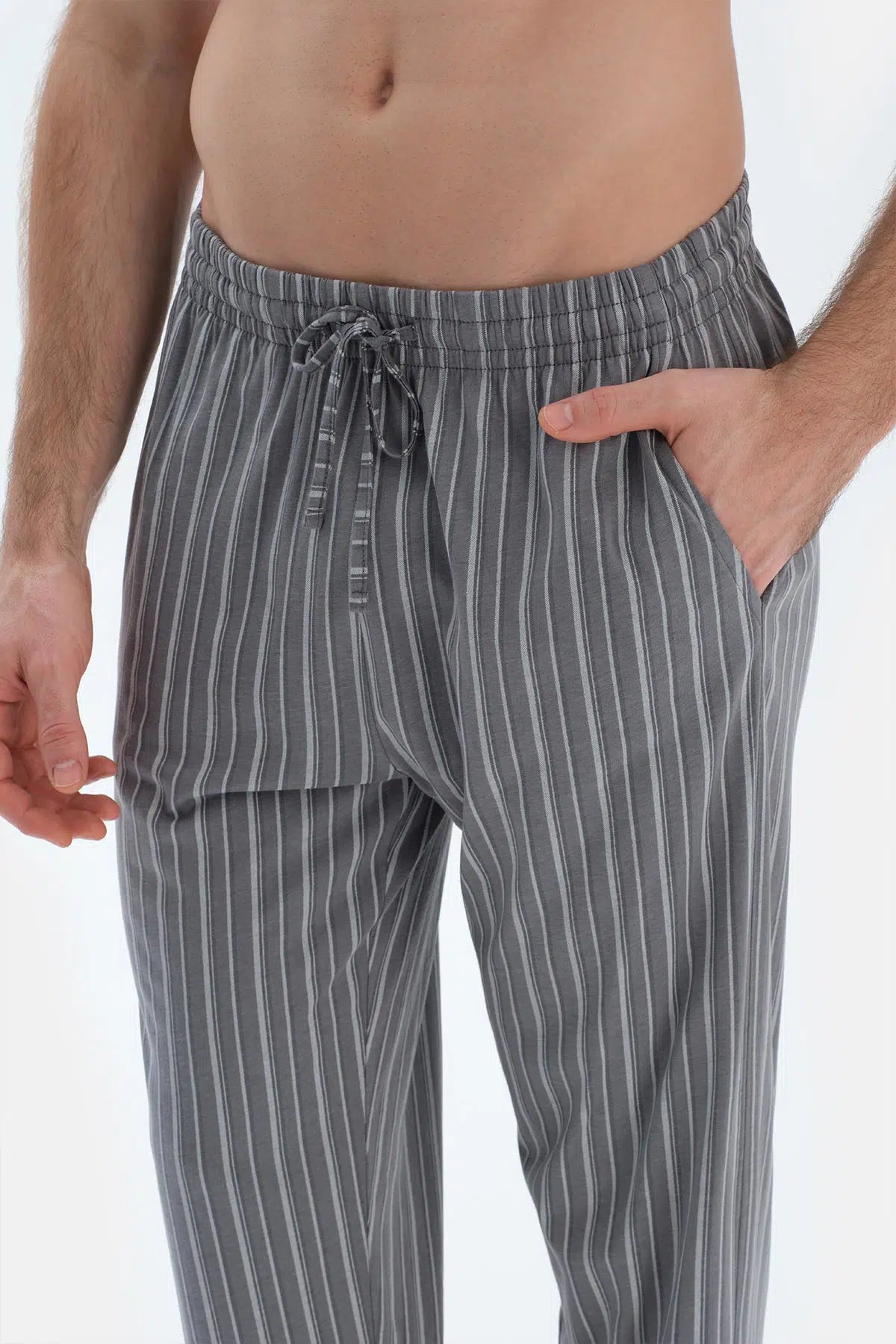 Gri Cep Detaylı Kısa Kollu Tişört Çizgili Pantolon Pijama Takımı