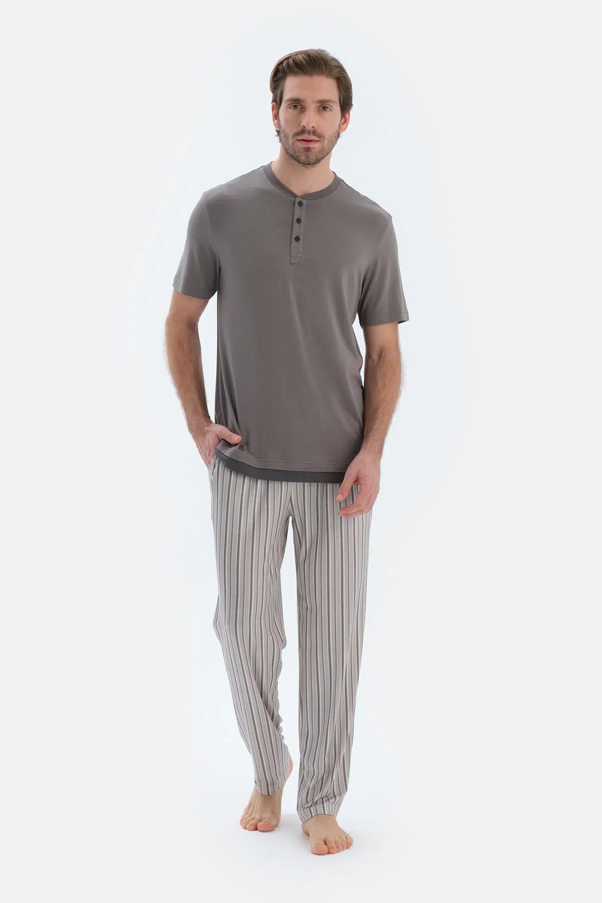 Gri Kısa Kollu Yarım Patlı Tişört Pantolon Pijama Takımı