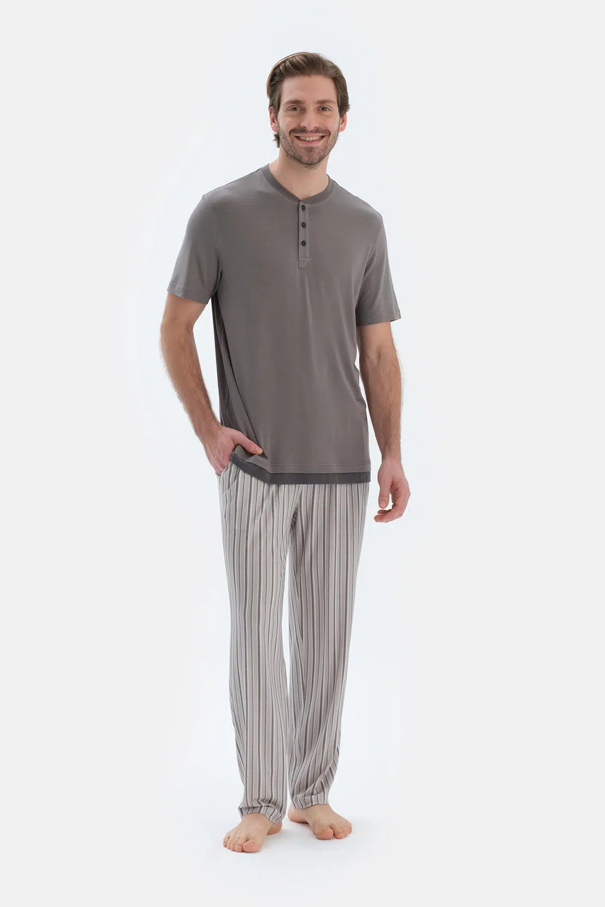 Gri Kısa Kollu Yarım Patlı Tişört Pantolon Pijama Takımı