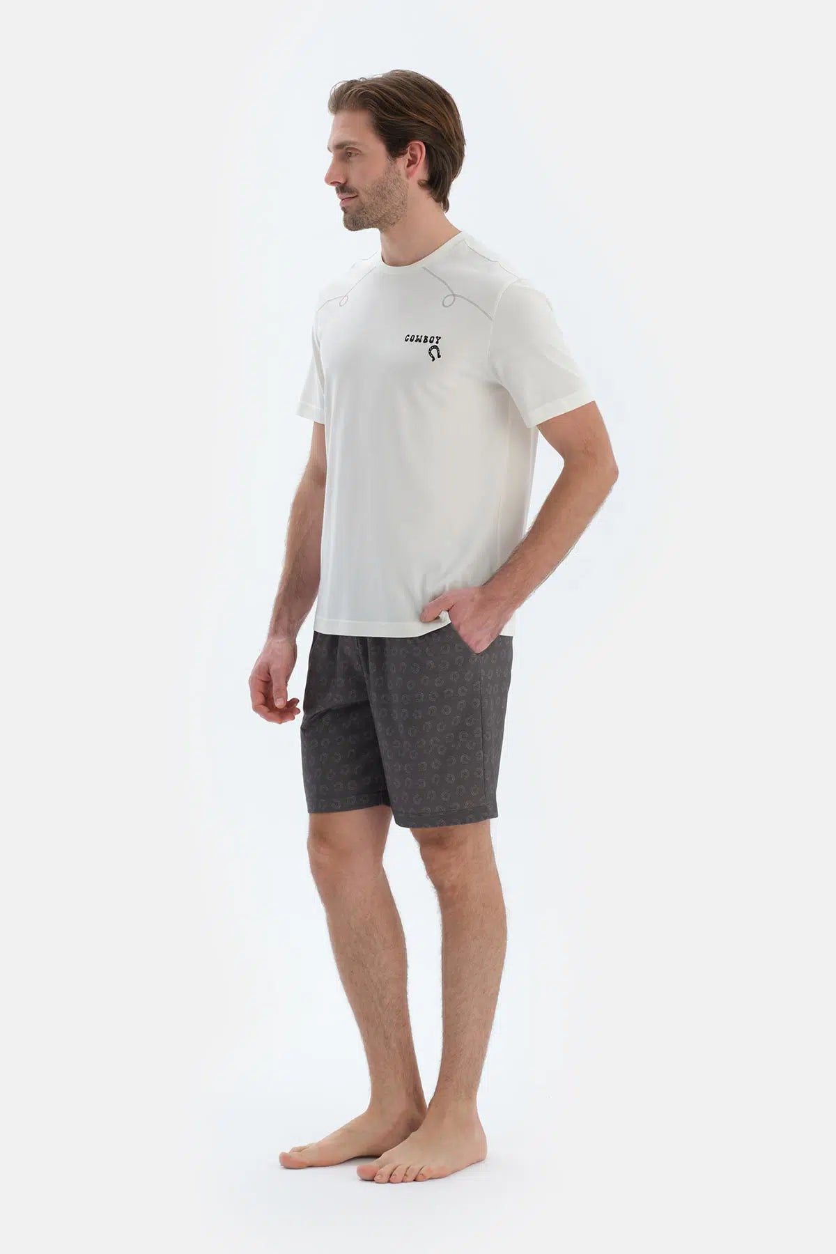 Ekru Kısa Kollu Dikiş ve Baskı Detaylı Tişört Pantolon Pijama Takımı