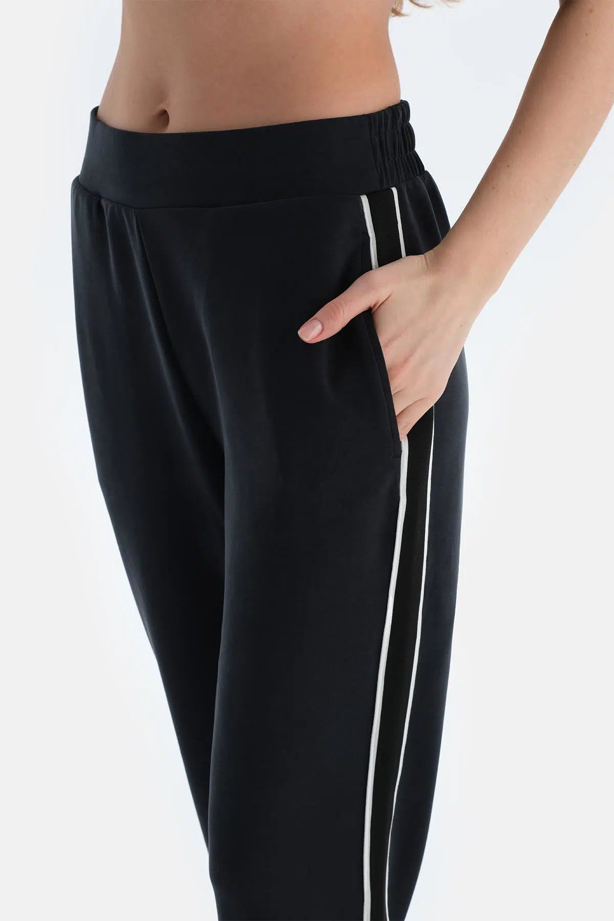 Siyah Kadın Modal Karışımlı Yan Şerit Detaylı Jogger Pantolon
