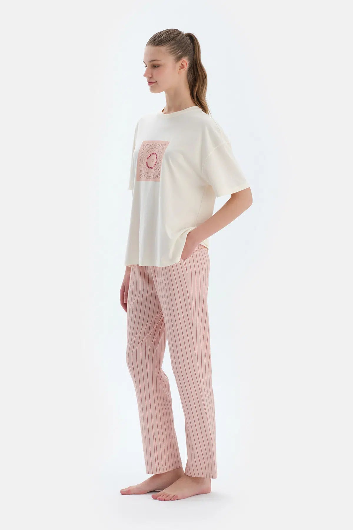 Ekru Baskı Detaylı Kısa Kollu Tişört Pantolon Pijama Takımı