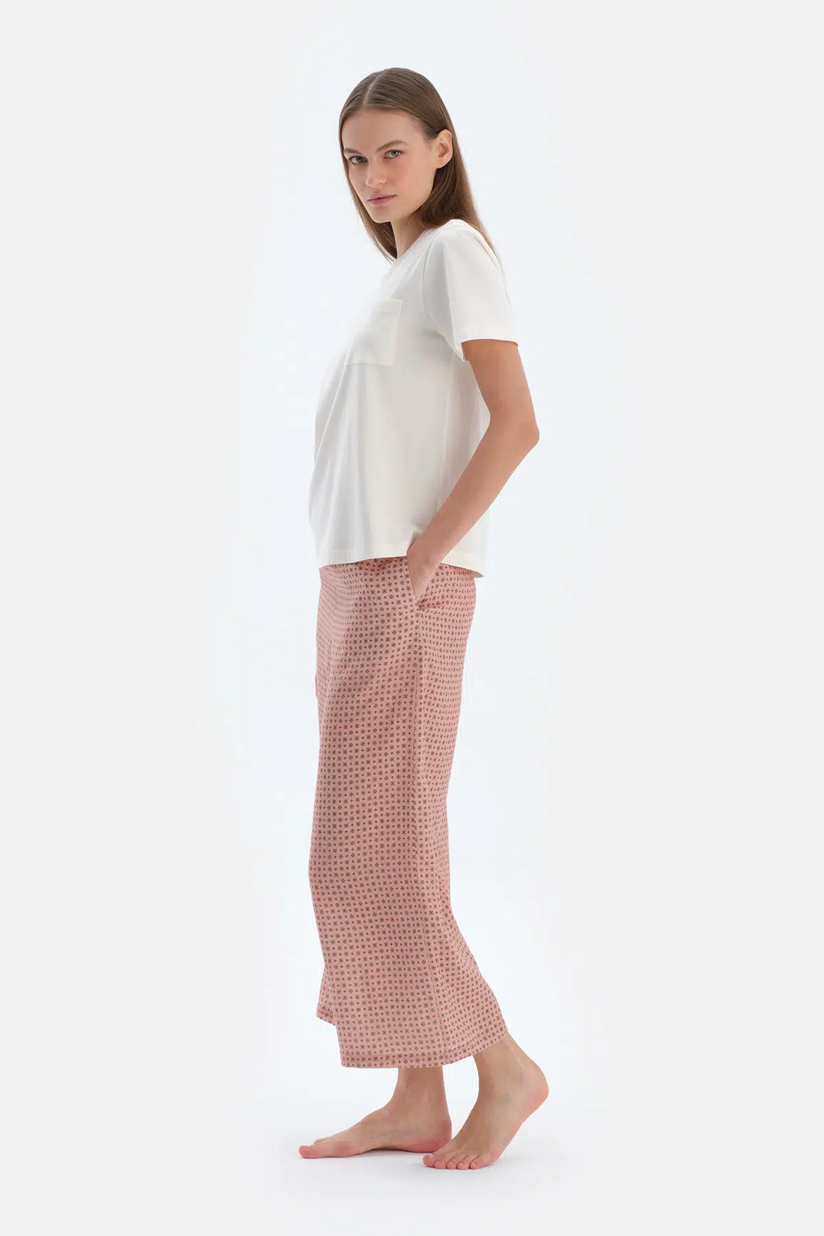 Ekru Bisiklet Yaka Tişört Dokuma Pantolonlu Pijama Takımı