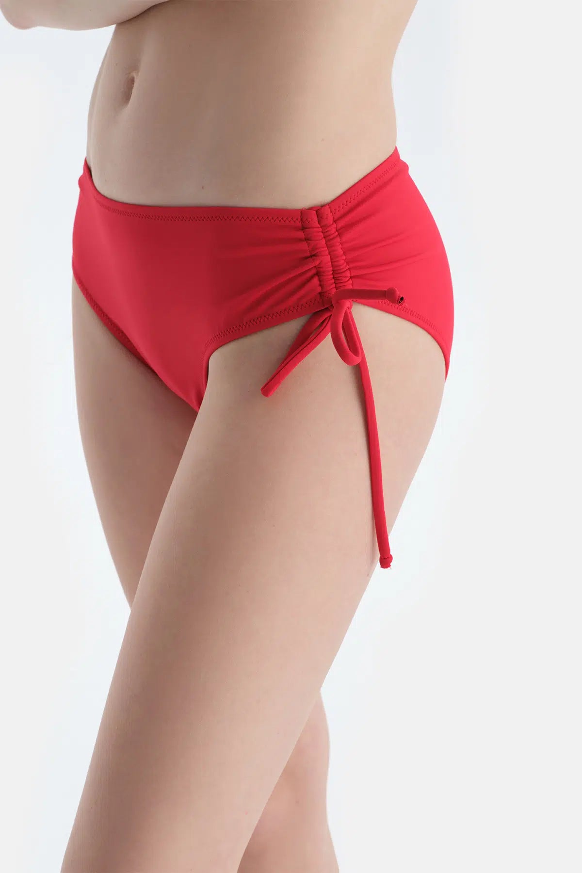 Kırmızı Yanı Büzgülü Bikini Alt
