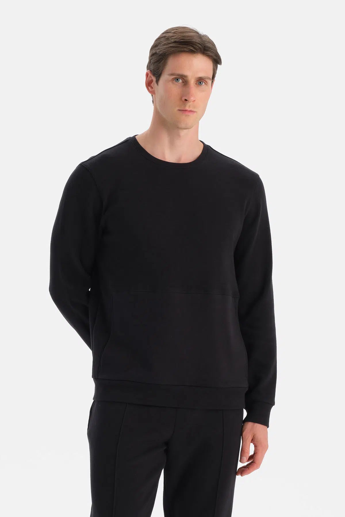 BİS YAKA CEPLİ SWEATSHIRT