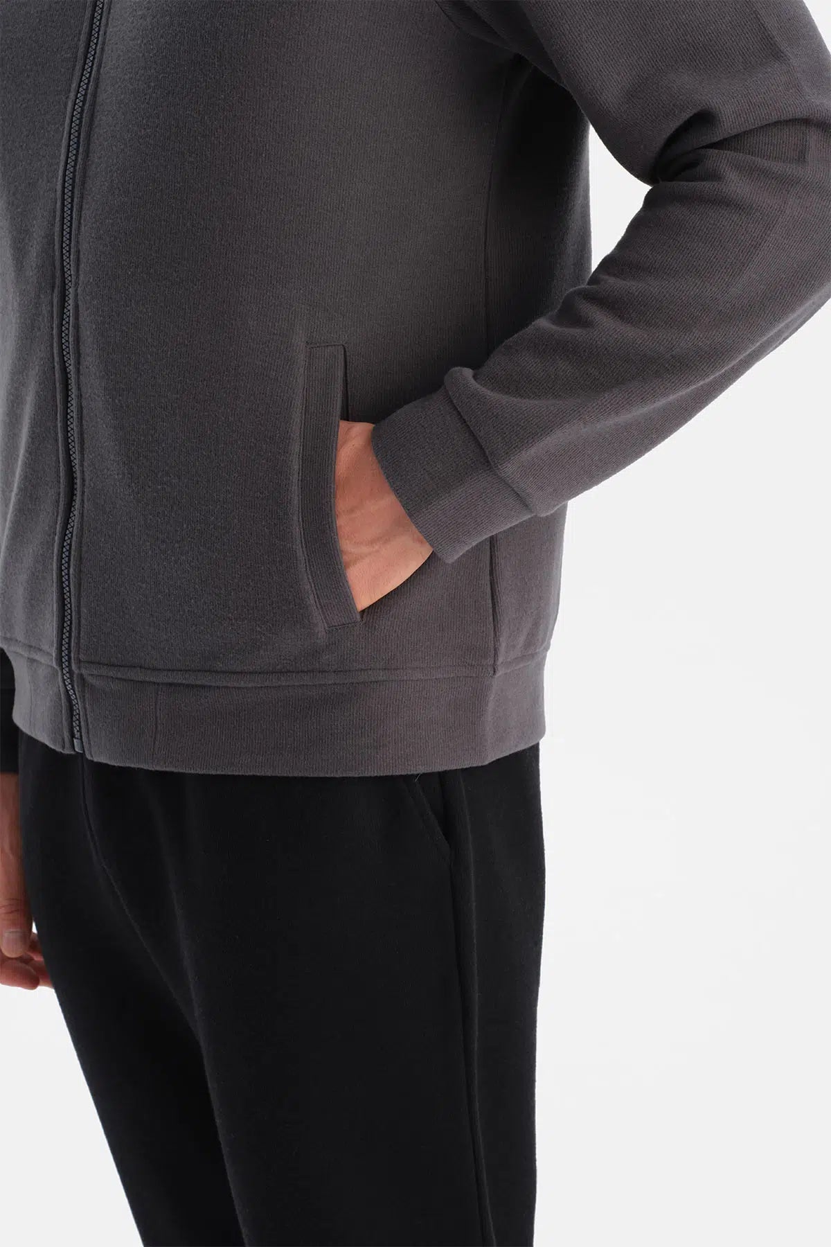 FERMUARLI CEPLİ SWEATSHIRT