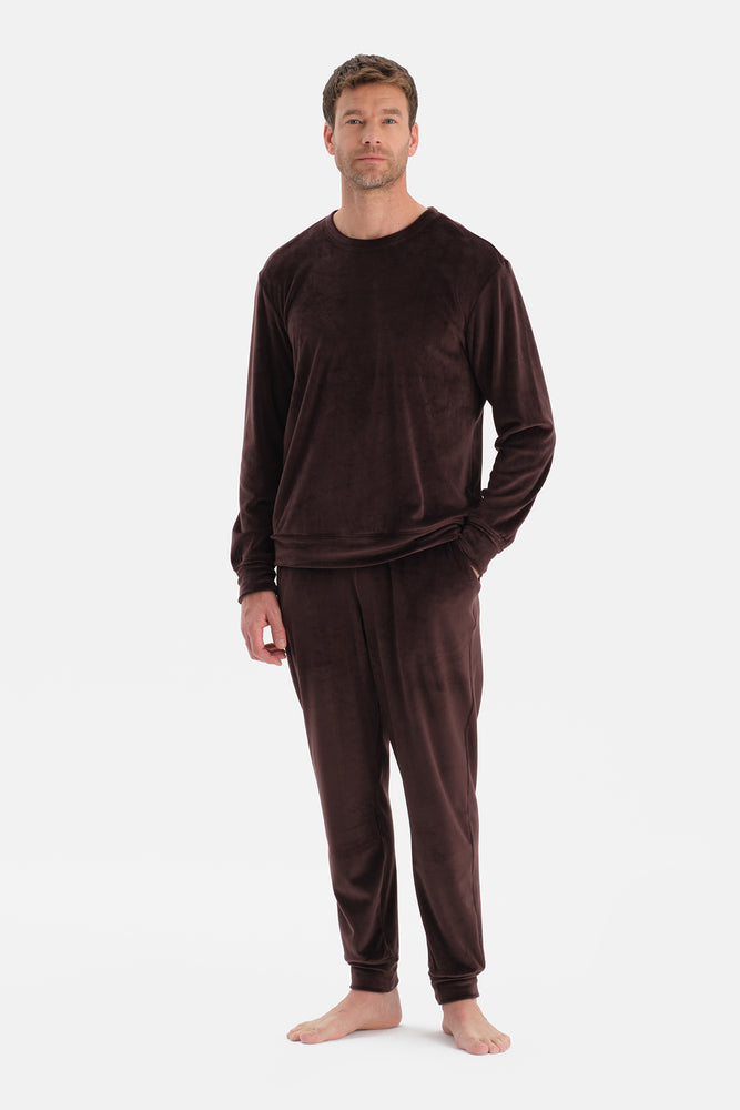 Kahverengi Bisiklet Yaka Uzun Kollu Kadife Tişört Pantolon Pijama Takımı