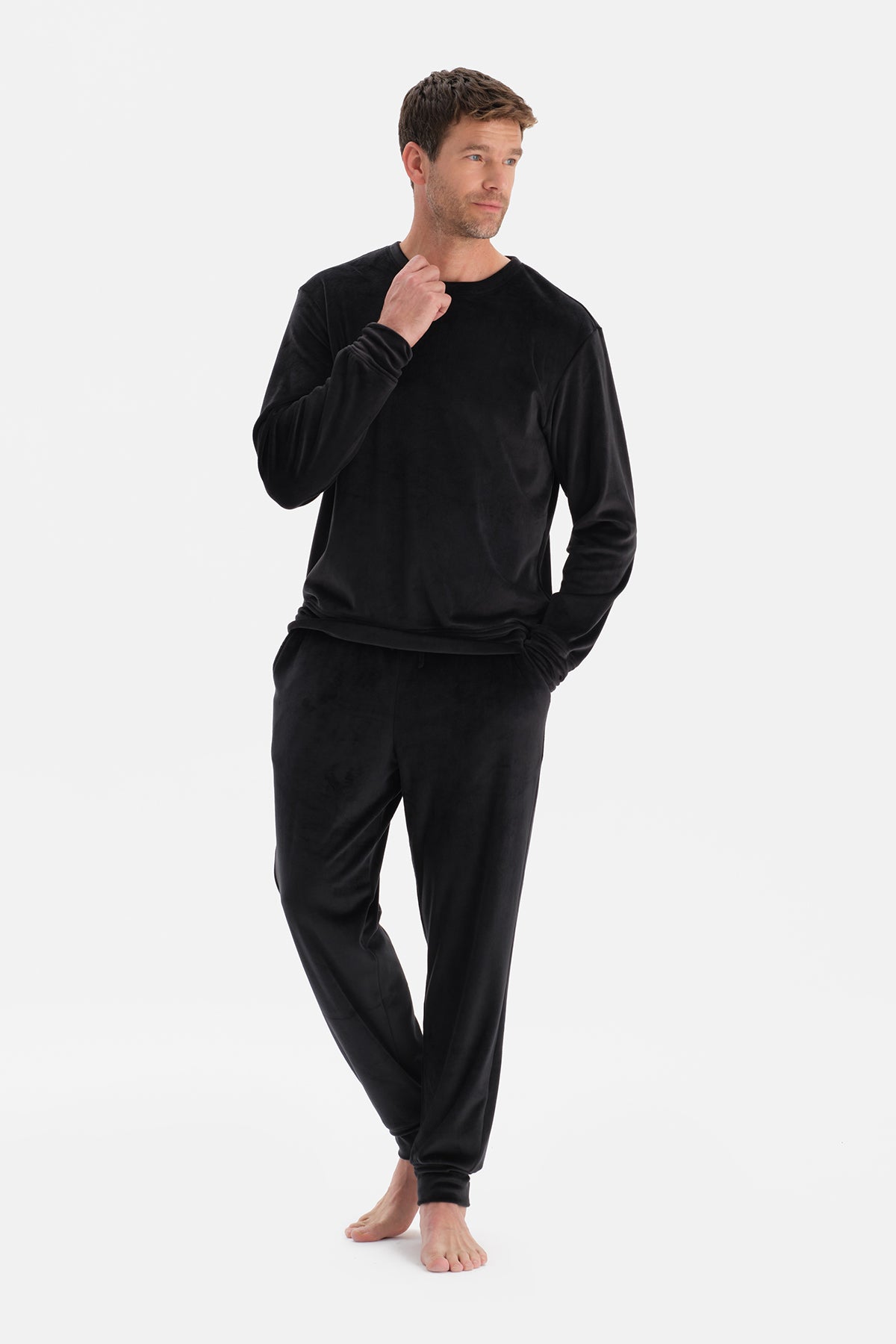 Siyah Bisiklet Yaka Uzun Kollu Kadife Tişört Pantolon Pijama Takımı