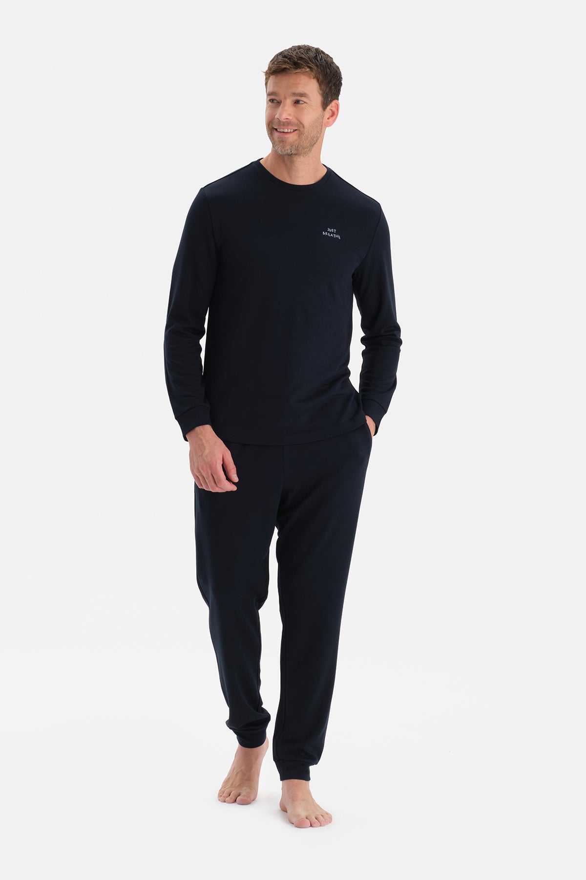 NAKIŞ DETAYLI TİŞÖRT PANTOLON TAKIM