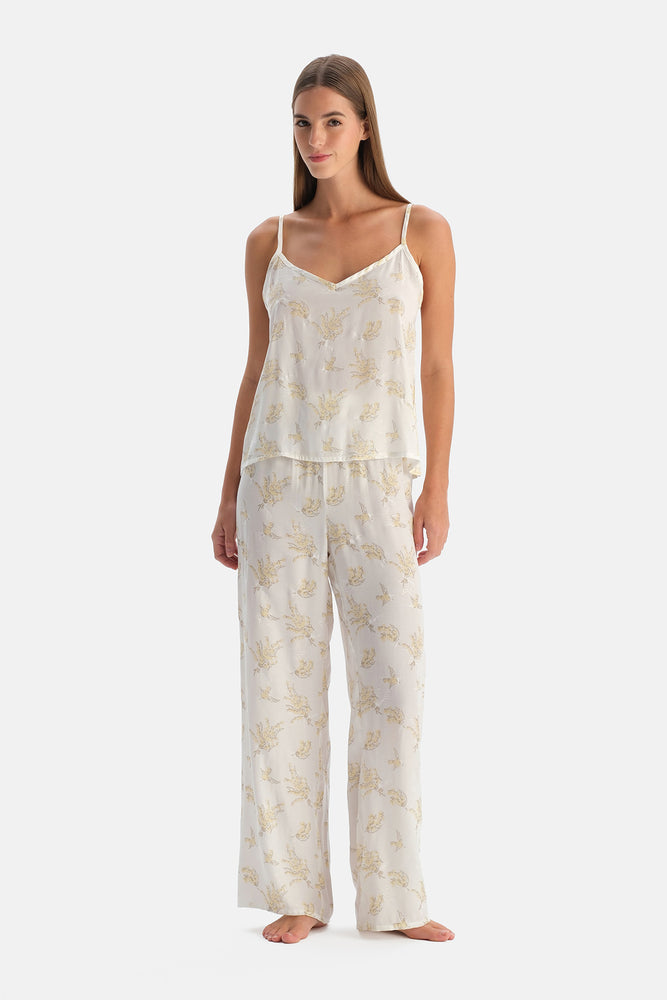Kırık Beyaz Çiçek Desenli Dokuma Atlet Pijama Takımı