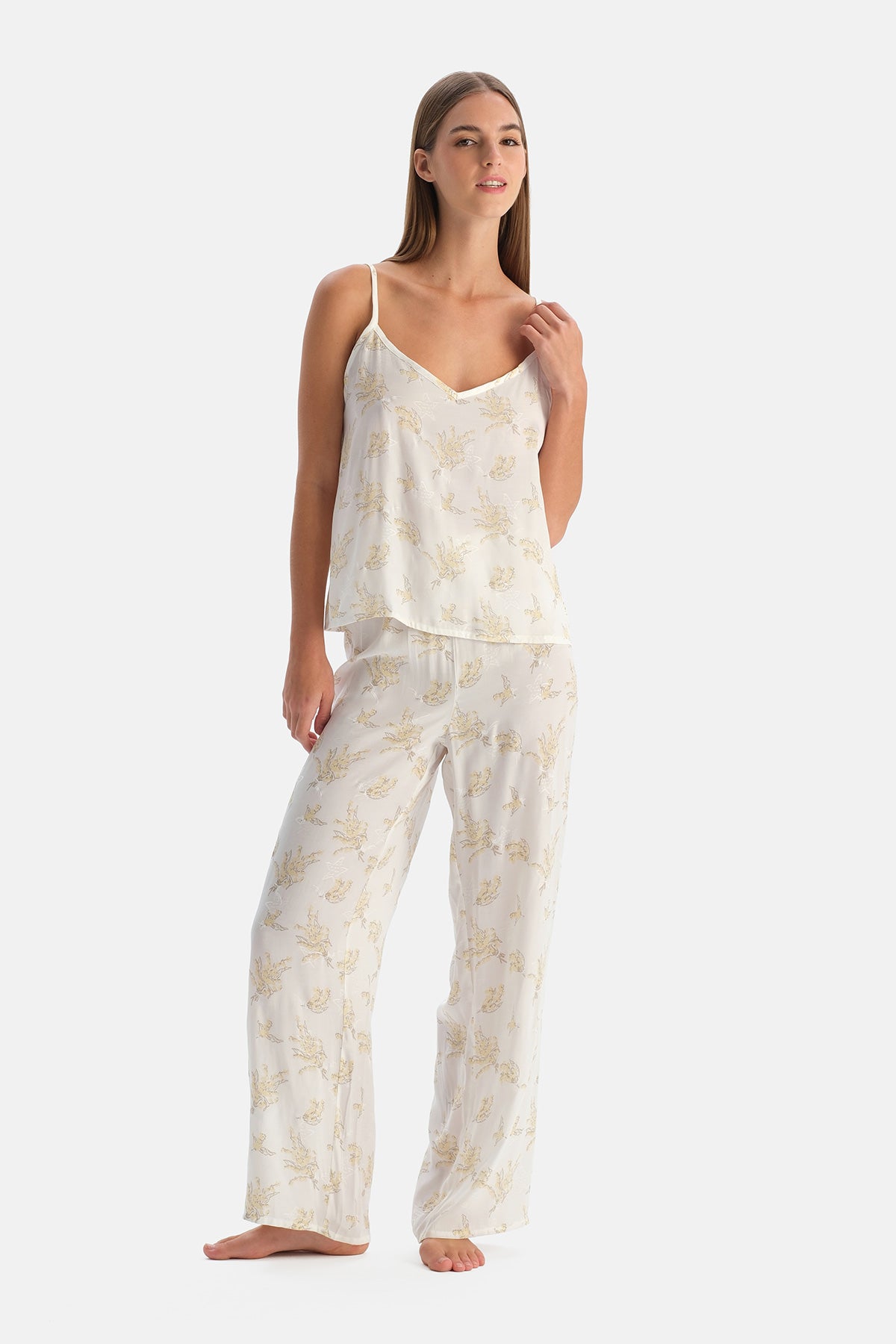 Kırık Beyaz Çiçek Desenli Dokuma Atlet Pijama Takımı