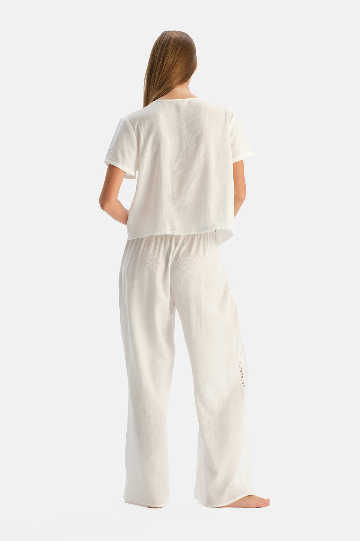 Beyaz Bağlama Detaylı Dokuma Pijama Takımı
