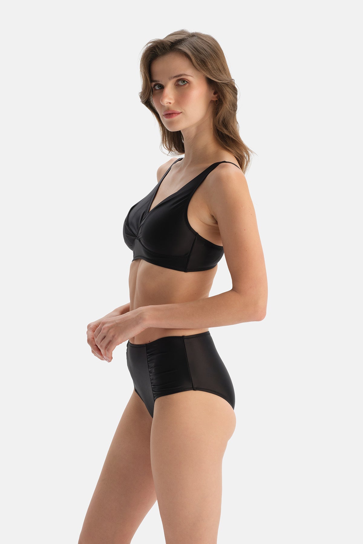 Siyah Toparlayıcı Bikini Üst