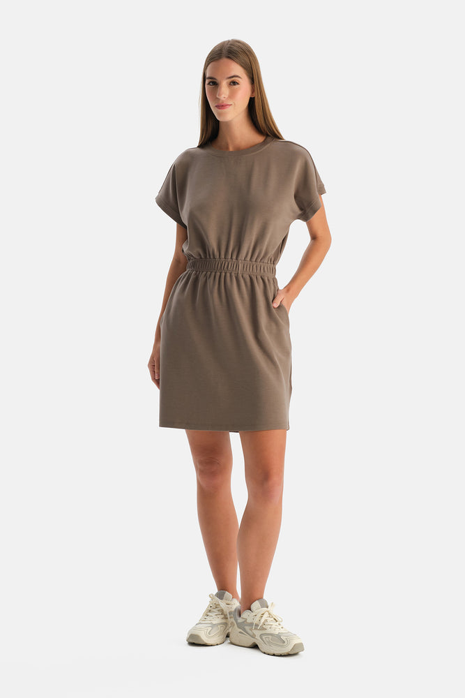 MODAL KARIŞIMLI BELİ BÜZGÜLÜ ELBİSE