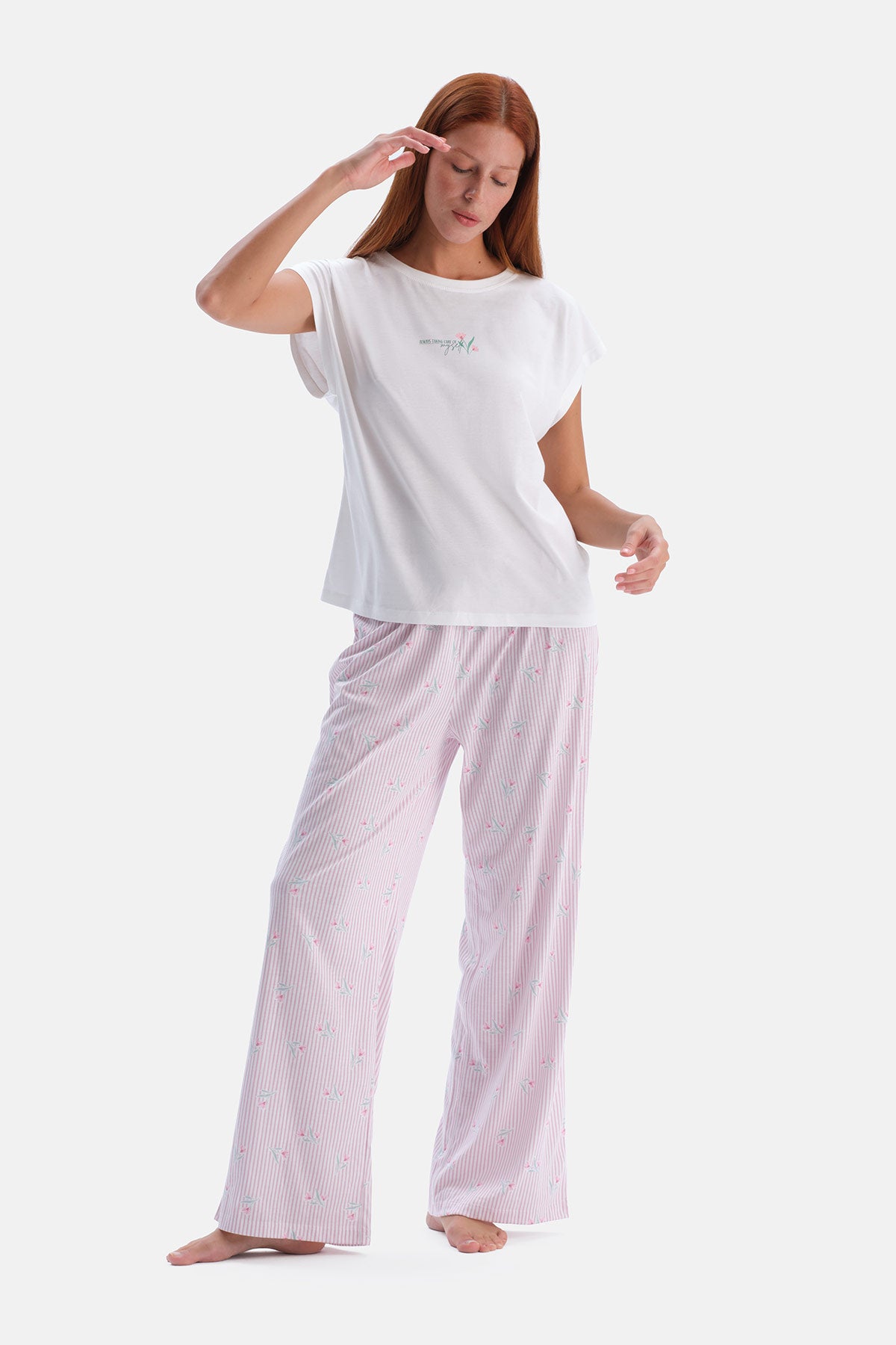 ÇİÇEK DESENLİ TİŞÖRT PANTOLON TAKIM