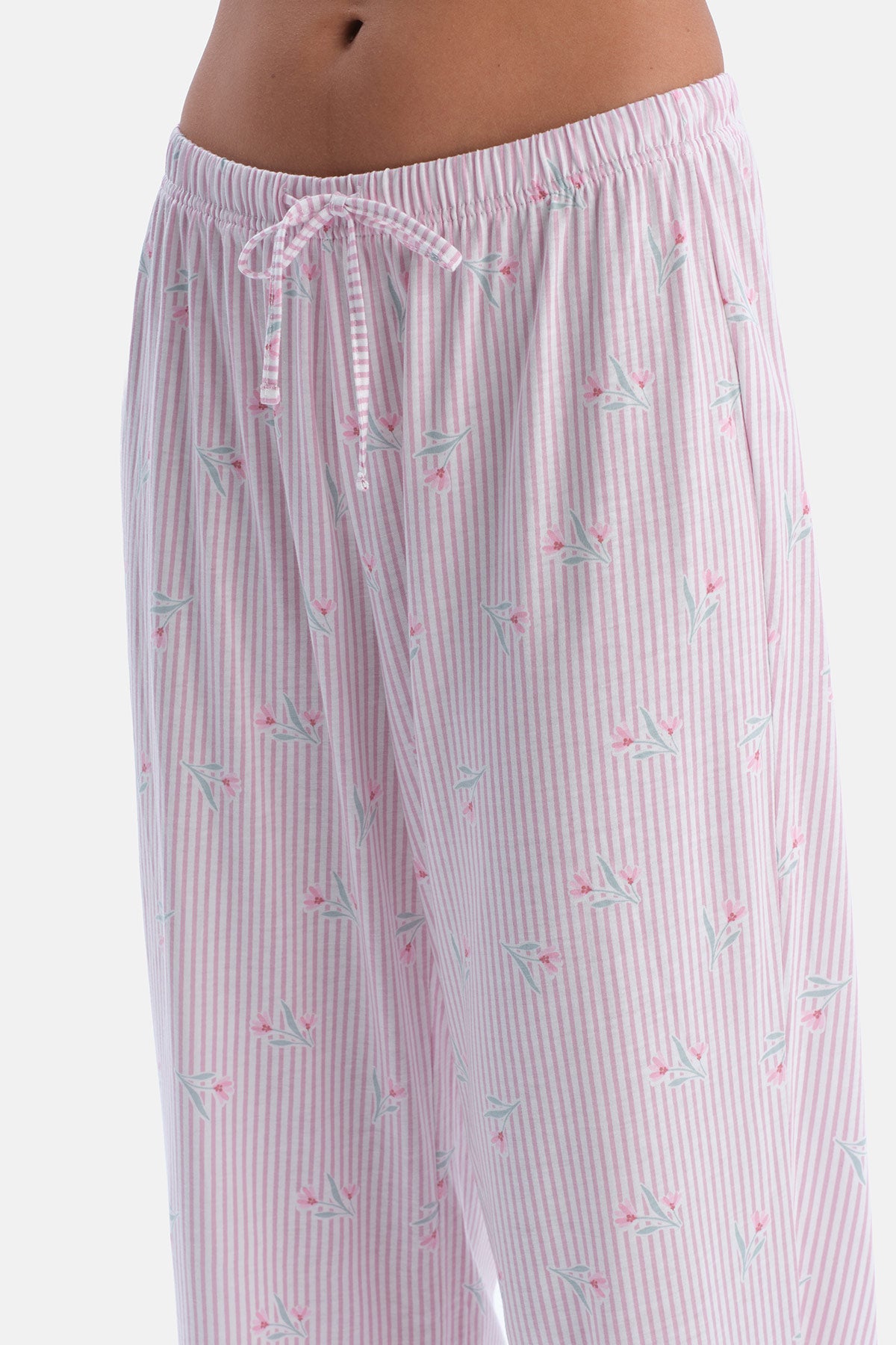 ÇİÇEK DESENLİ TİŞÖRT PANTOLON TAKIM